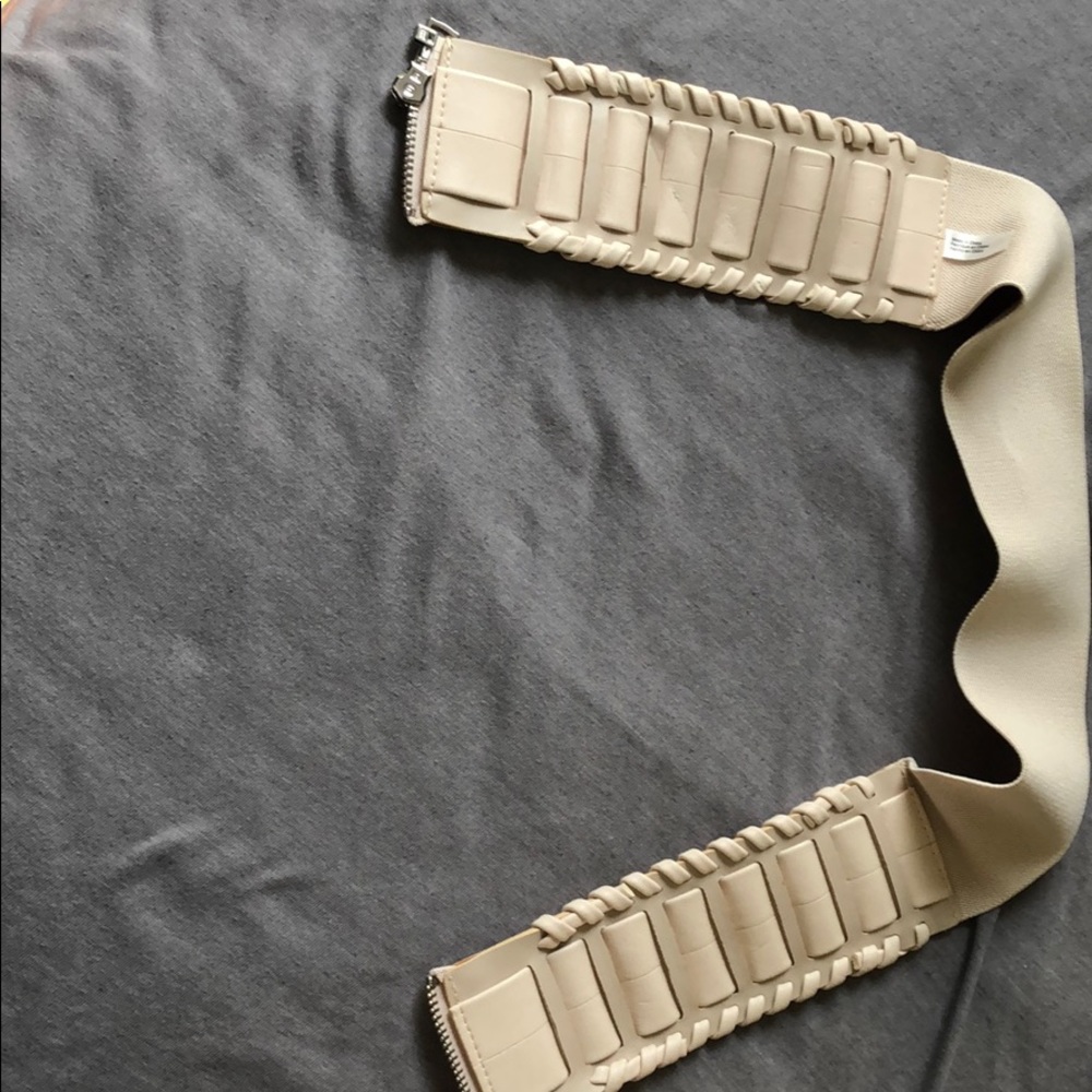 H&M Belt - Picture 4 of 5